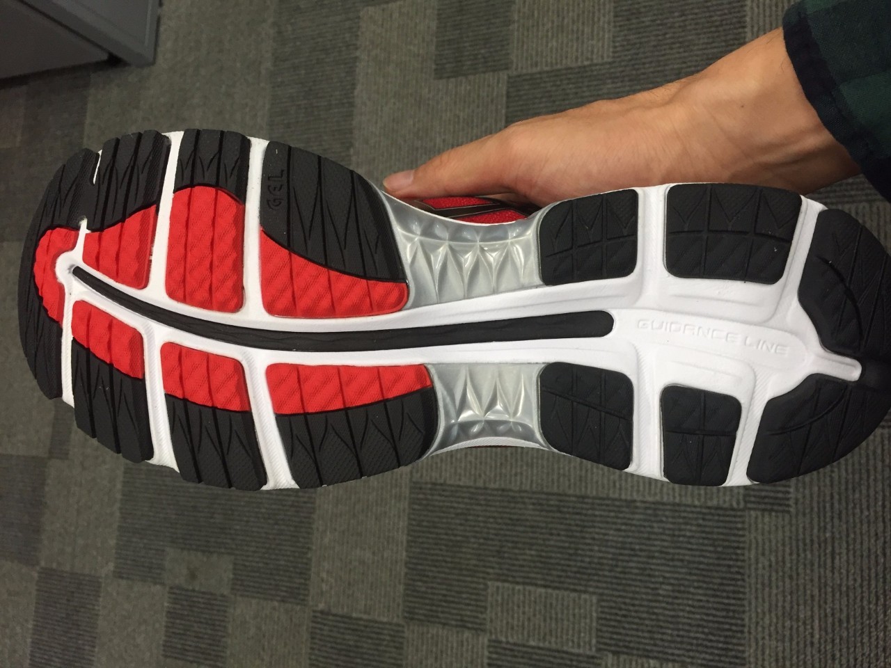 夏季跑步需关注：看尿液颜色分辨是否中暑。（附ASICSGEL–NIMBUS18测评2篇）