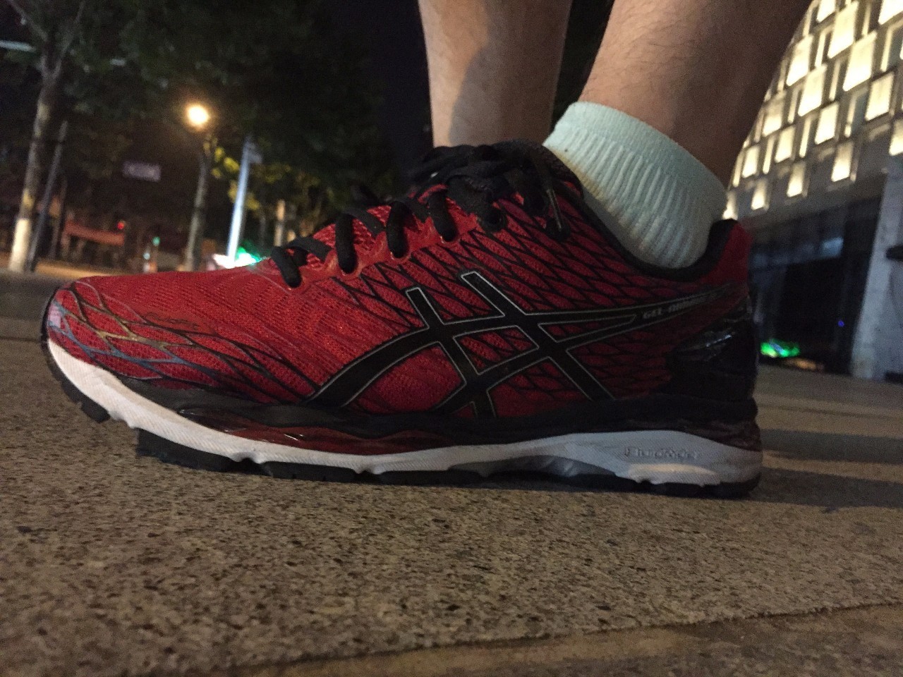 夏季跑步需关注：看尿液颜色分辨是否中暑。（附ASICSGEL–NIMBUS18测评2篇）