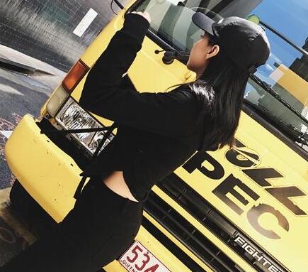 为什么现在黑色衣服容易掉色,黑色衣服掉色用什么固色