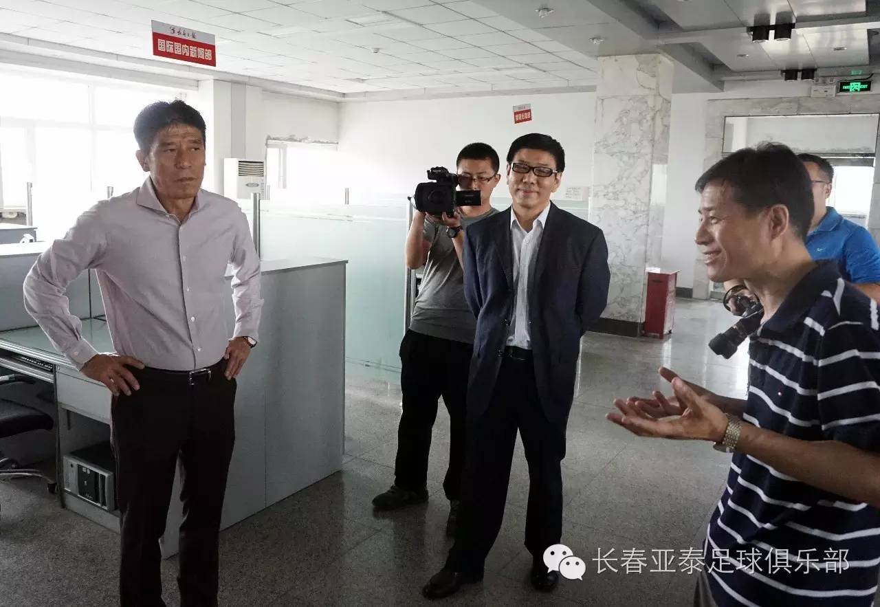 瓒崇悆鍏泭琛岄暱鏄ヤ簹娉拌冻鐞冧勘涔愰儴,浜氭嘲瓒崇悆鍏泭琛屽姩