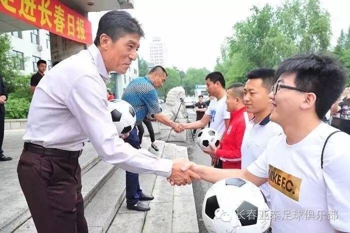 瓒崇悆鍏泭琛岄暱鏄ヤ簹娉拌冻鐞冧勘涔愰儴,浜氭嘲瓒崇悆鍏泭琛屽姩