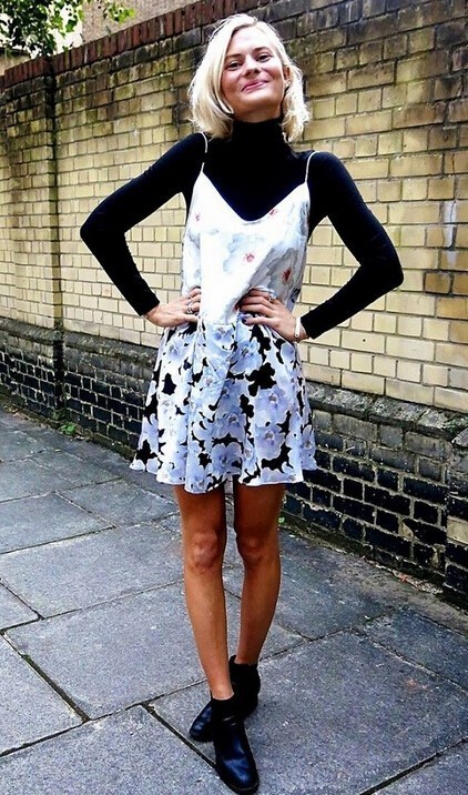 夏天当然少不了一件吊带裙,夏天需要一条温柔的吊带裙