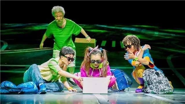 暑假孩子在家里看哪些电视剧,周末带娃看儿童剧