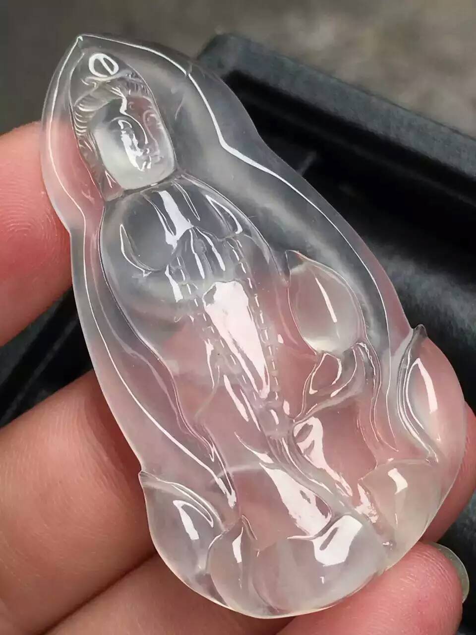 做微商如何描述翡翠产品 (做翡翠微商的都出入高档酒店吗)