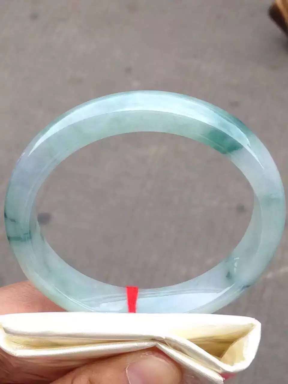 做微商如何描述翡翠产品 (做翡翠微商的都出入高档酒店吗)