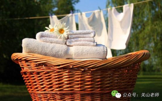 孩子身上都是小红疙瘩怎么回事,小孩身上无缘无故起了些红疙瘩