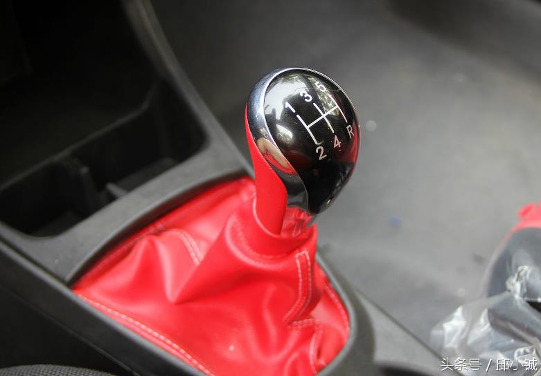 跨界的CROSS小车，价格只要POLO的一半，性价比非常好！