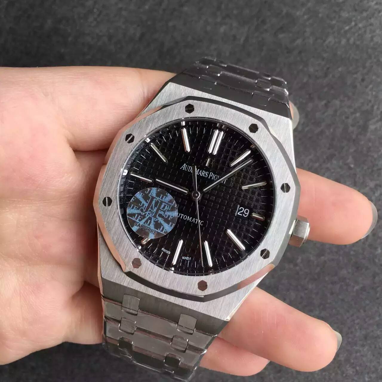 不谈退出国家队，关于梅西，我们来聊聊他和爱彼的那些事儿