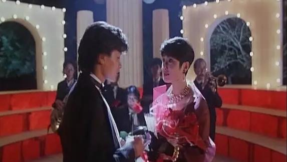 警匪较量周星驰,周星驰电影里的香港警匪片