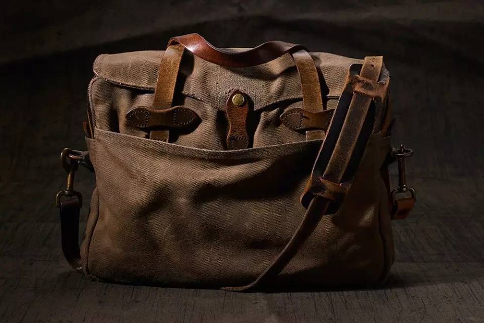 老板出门谈生意带什么包 (商务人士背什么包合适)