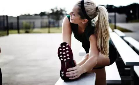 一招最简单的拉伸方法,最简单的拉伸一学就会