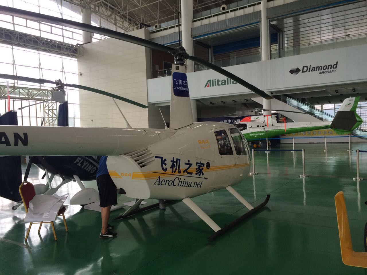 直升机出租一个月多少钱,直升机租一天价格