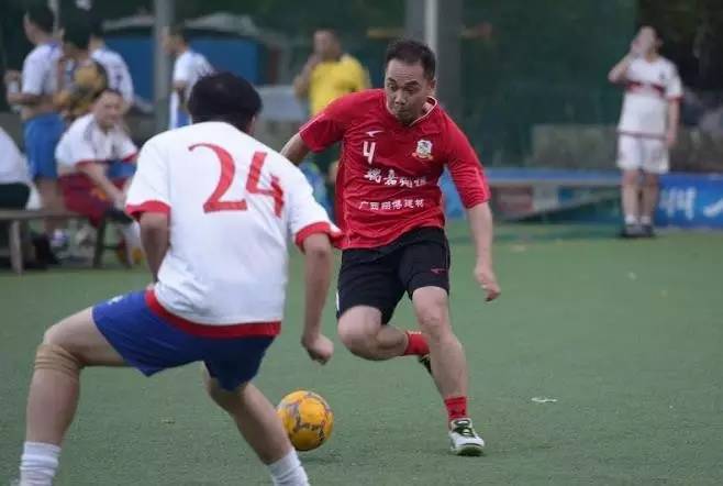 围观强强对战，这场厮杀为什么让30多岁的男人们痛心流泪？