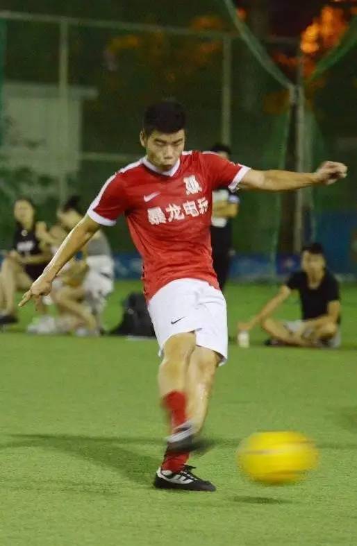 围观强强对战，这场厮杀为什么让30多岁的男人们痛心流泪？