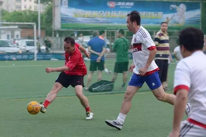 围观强强对战，这场厮杀为什么让30多岁的男人们痛心流泪？