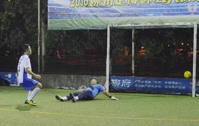 围观强强对战，这场厮杀为什么让30多岁的男人们痛心流泪？