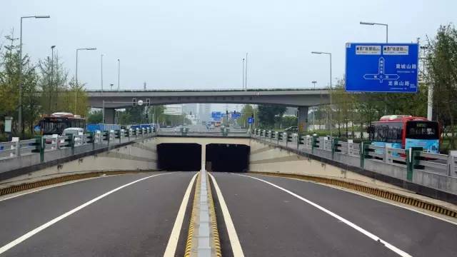 成都多地持续大到暴雨,成都强降雨