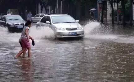 成都多地持续大到暴雨,成都强降雨