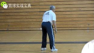 你会背后运球过人吗,德文双变向运球过人