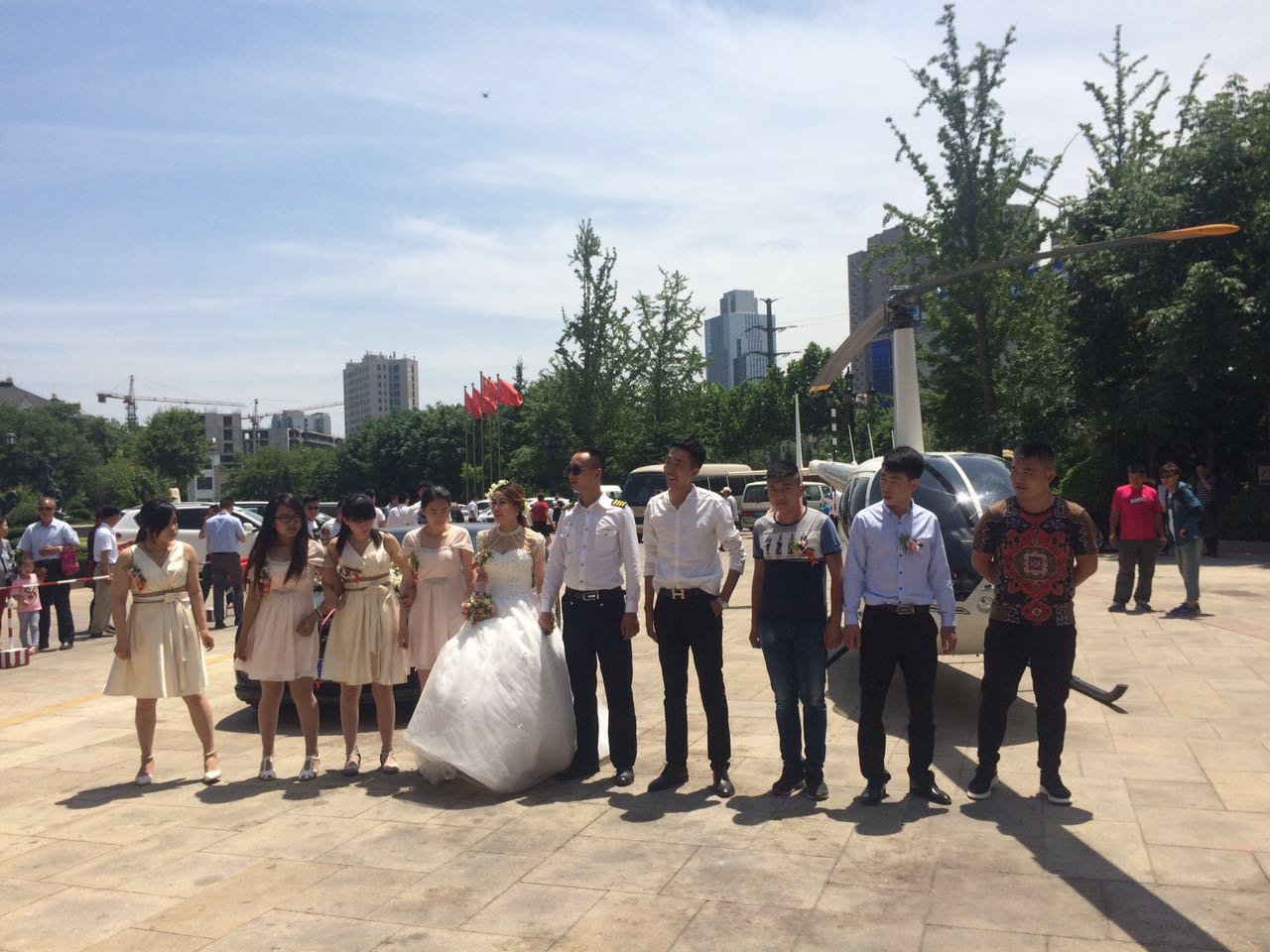 直升机出租一个月多少钱,直升机租一天价格