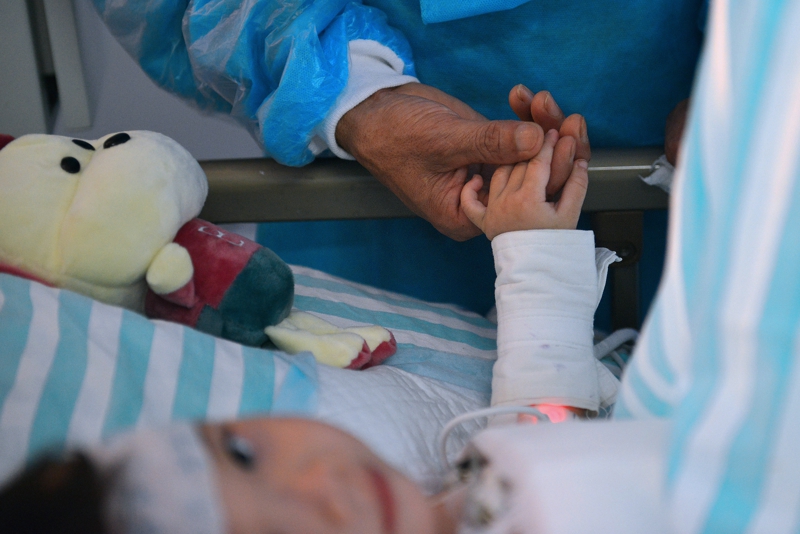 大眼睛姑娘哭,大眼睛女孩伤感眼神