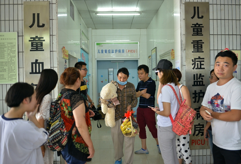 大眼睛姑娘哭,大眼睛女孩伤感眼神