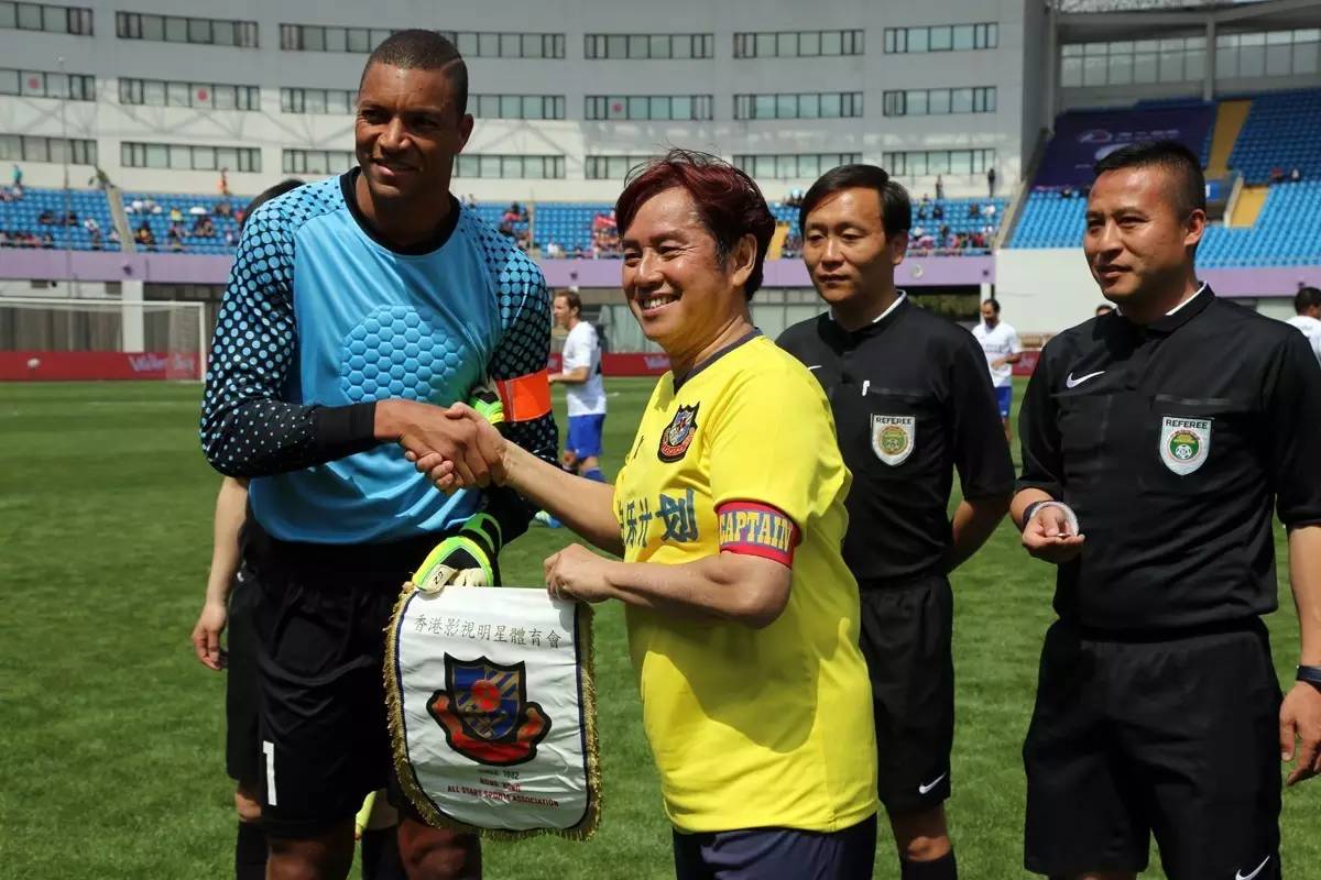 鹿晗踢球水平怎样,鹿晗足球在娱乐圈是什么水平