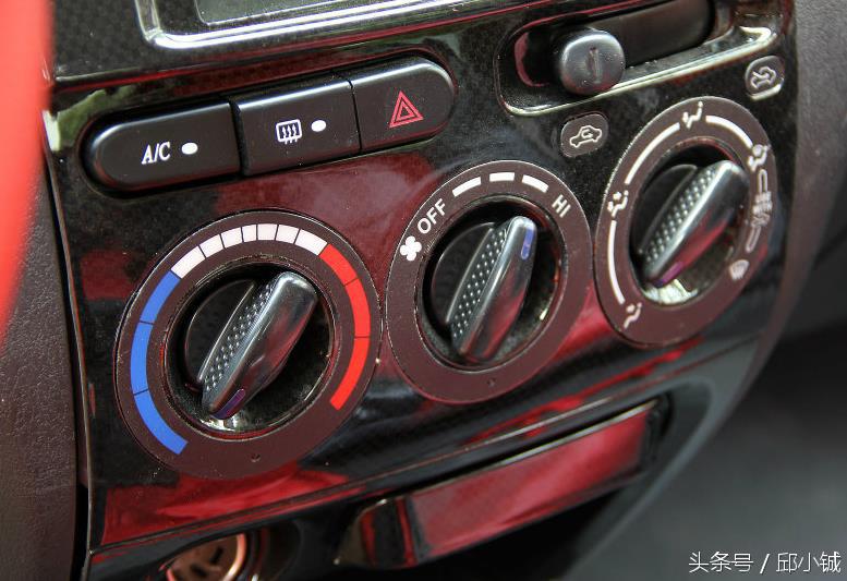 跨界的CROSS小车，价格只要POLO的一半，性价比非常好！