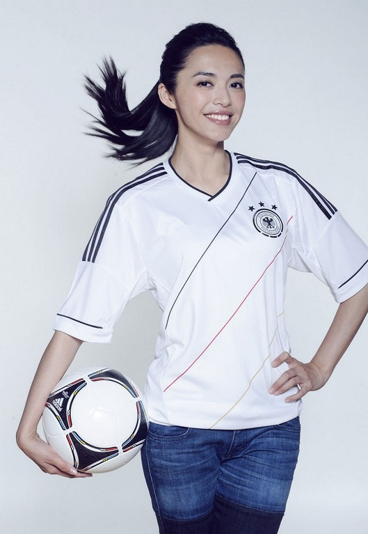 欧洲杯女明星穿球衣,2016年欧洲杯明星