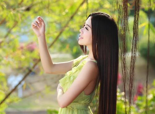 夏日轻盈柔顺的秀发体验，就在澳洲绿色溪谷