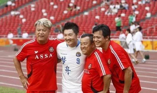 鹿晗踢球水平怎样,鹿晗足球在娱乐圈是什么水平