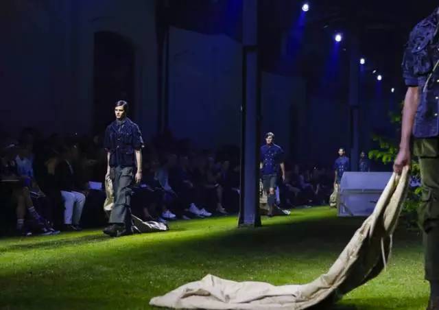 以时尚的名义怀念我们的欧洲杯－－－球场、皮草、口袋