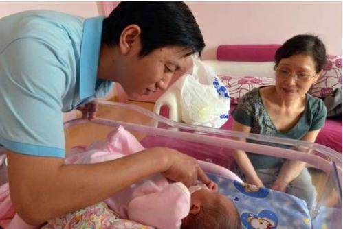 老婆剖腹产老公需要做什么,老婆在剖腹产老公要做什么