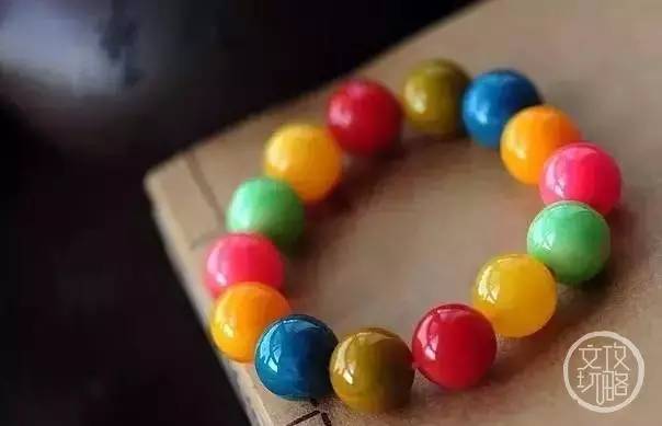 老婆和妈掉水里先救谁正确答案,媳妇和孩子掉水里先救谁最佳答案