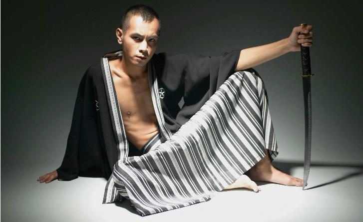 日本赌神被特种兵赢光所有财产，愧对师傅他竟选择了切腹自尽