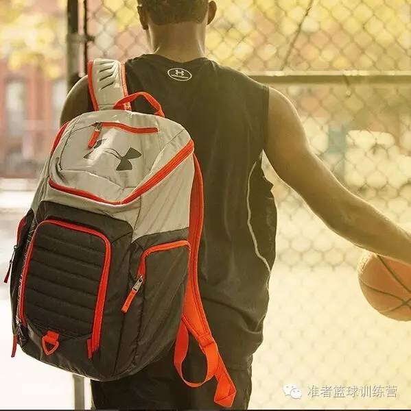 篮球是不是拿来踢的,篮球是用来打的不是用来踢