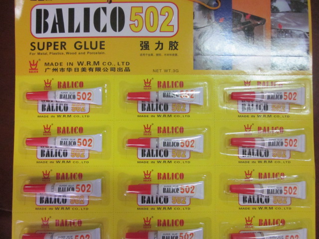 脑洞真大！英国女子为省钱竟然用502粘断牙