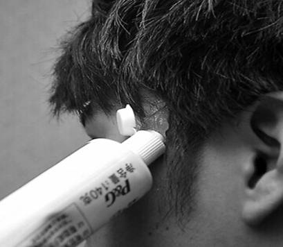 小苏打和牙膏一起刷牙有什么效果,用盐水和牙膏一起刷牙有什么好处