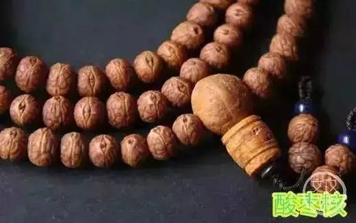 老婆和妈掉水里先救谁正确答案,媳妇和孩子掉水里先救谁最佳答案