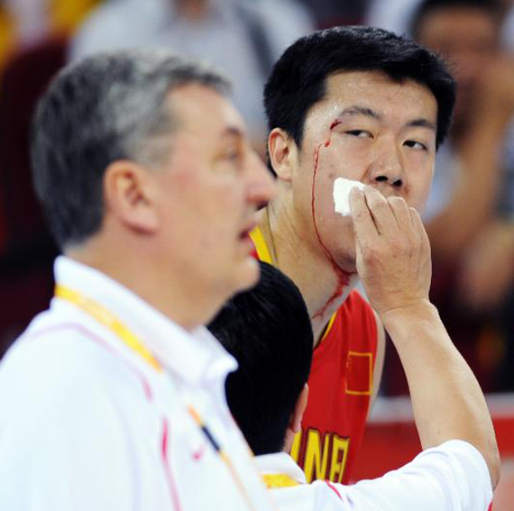 究竟是谁欠王治郅一个退役仪式？伟大的中国中锋生日快乐！