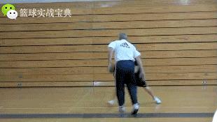 你会背后运球过人吗,德文双变向运球过人