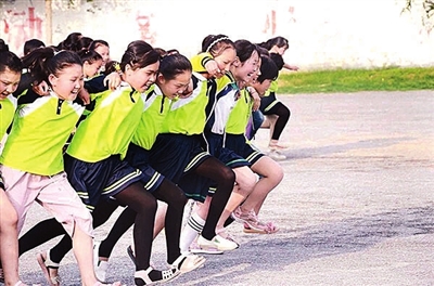 “微爱家园”走进广平县十里铺乡中心小学