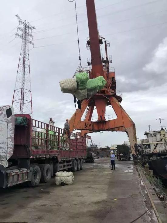 500吨韩国旧衣服,韩国旧衣服被截