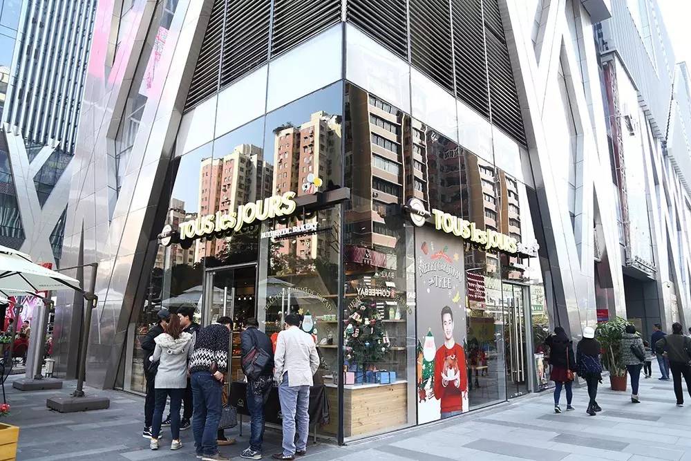 一堆新兴品牌抓住80、90后的心，富力的这个mall实力爆棚