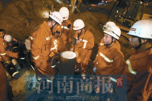 河南女童掉入枯井,女童坠入深井邻居身绑麻绳下井