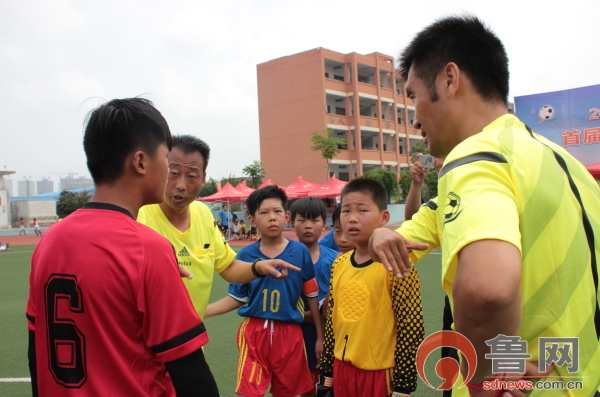 礼仪之花绽放国旗下讲话,礼仪之花盛放校园