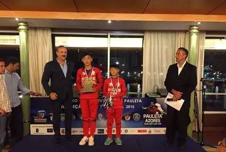 富阳这所学校，从张鸿铭市长手里捧回了奖杯！