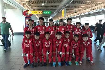 富阳这所学校，从张鸿铭市长手里捧回了奖杯！