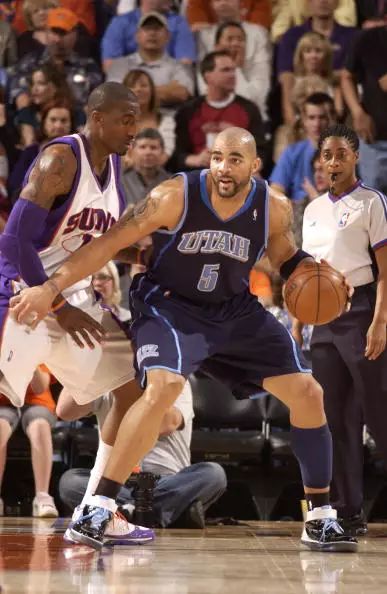 背身单打脚步走几步,背身单打转不过身