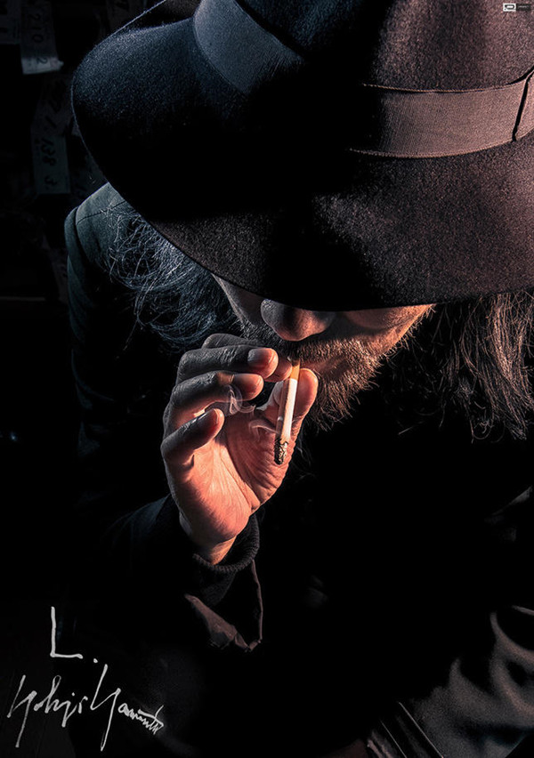 当年裁缝店里的穷小子，现在随便拉泡屎都被年轻人拿去当精神食粮